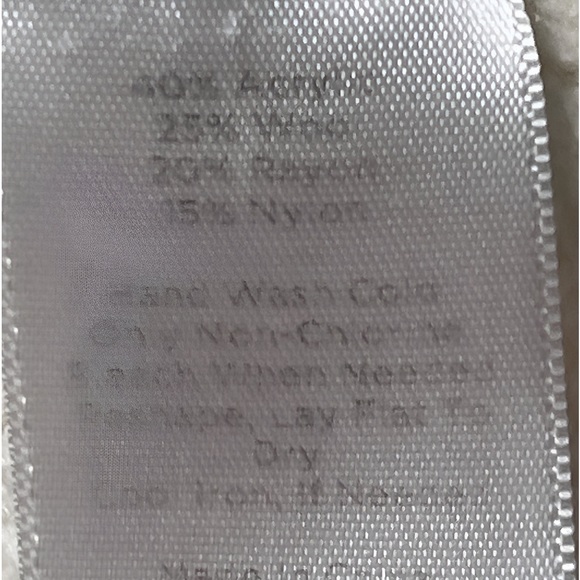 Size Small Navy, Red and Beige Talbots Sweater - Picture 5 of 5